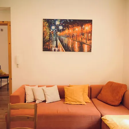 Cozy Hillside In With Patio Apartment