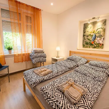 Appartement Cozy Hillside In With Patio *