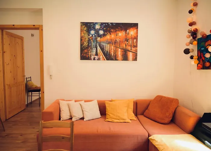 Cozy Hillside In With Patio Appartement